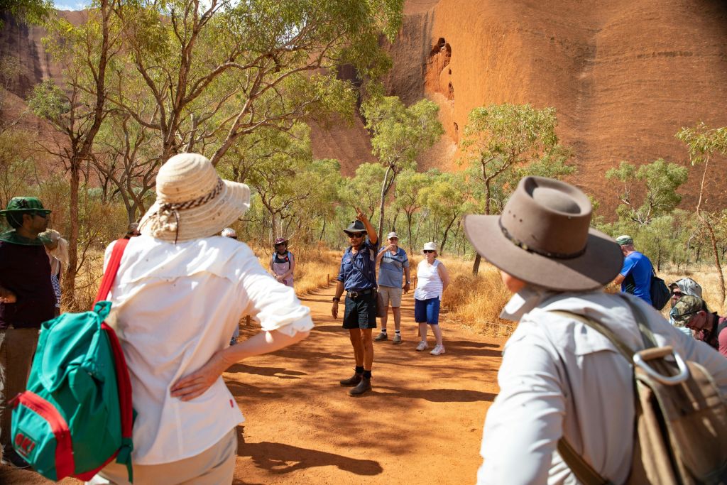 가이드와 함께하는 울룰루 도보 투어
