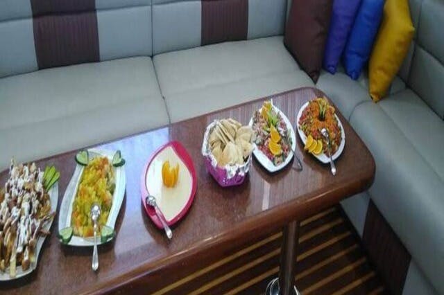 마르사알람에서 즐기는 점심 시간