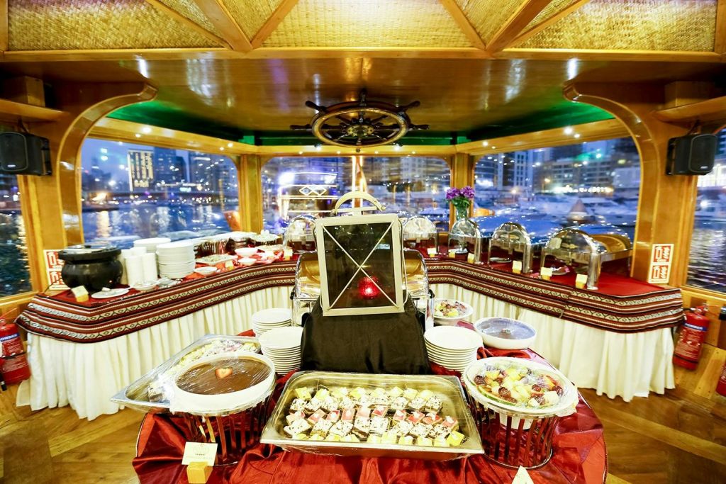 레이나 투어 - 두바이 크릭 다우 크루즈