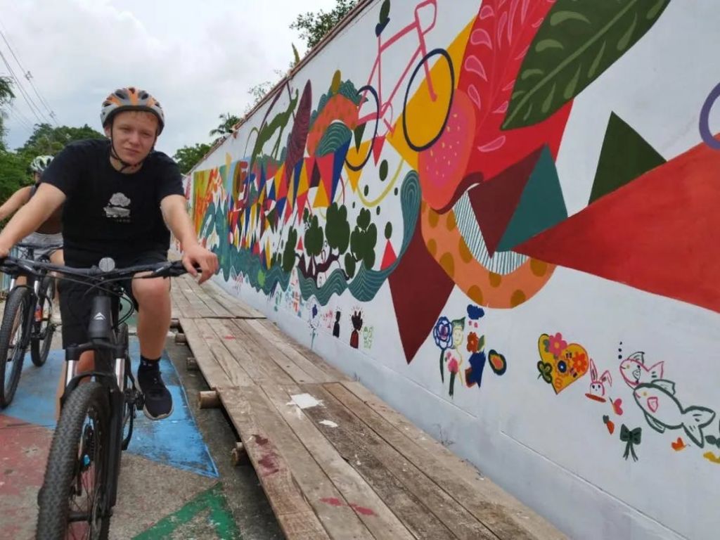 투어를 따라 즐기는 월아트