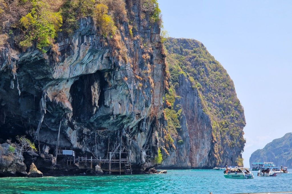 신비로운 바이킹 동굴 투어