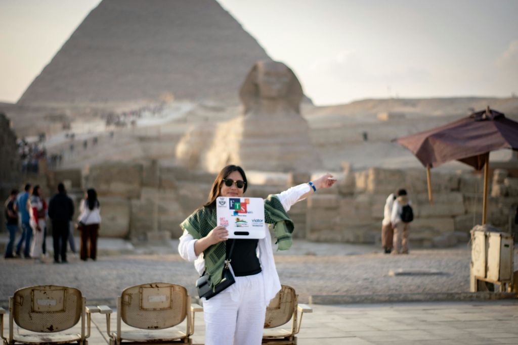 기자 피라미드와 스핑크스를 둘러보는 최고 평점 투어. 호텔 픽업, 낙타 타기 (30분), 사진, 자격을 갖춘 가이드 포함