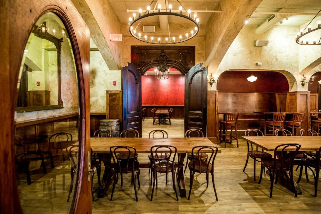 데모크라시 브루잉 인테리어 레스토랑 공간