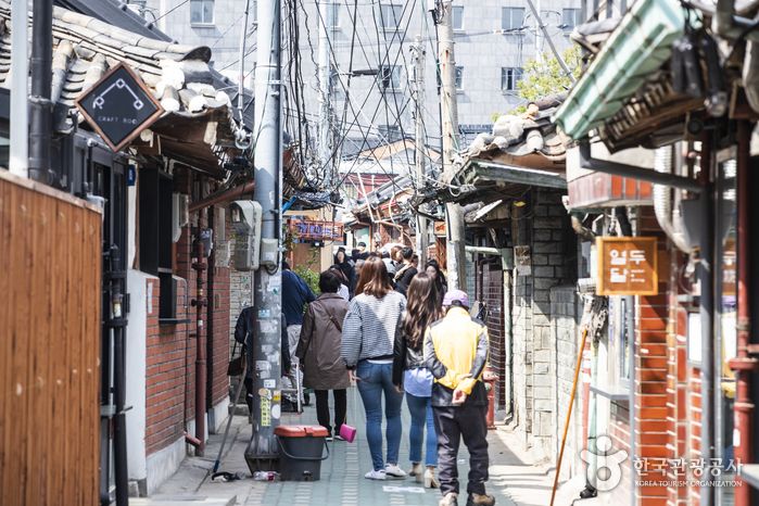 Ikseon-dong Hanok Street Thumbnail 5