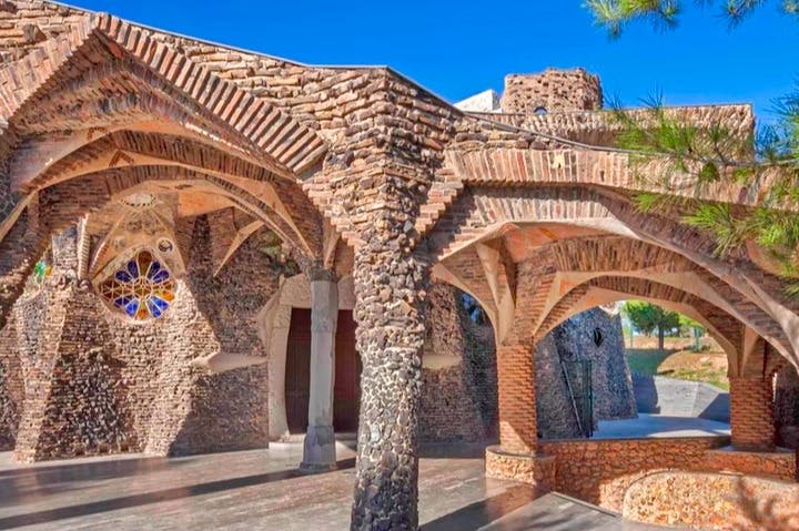 Cripta y Colonia Güell