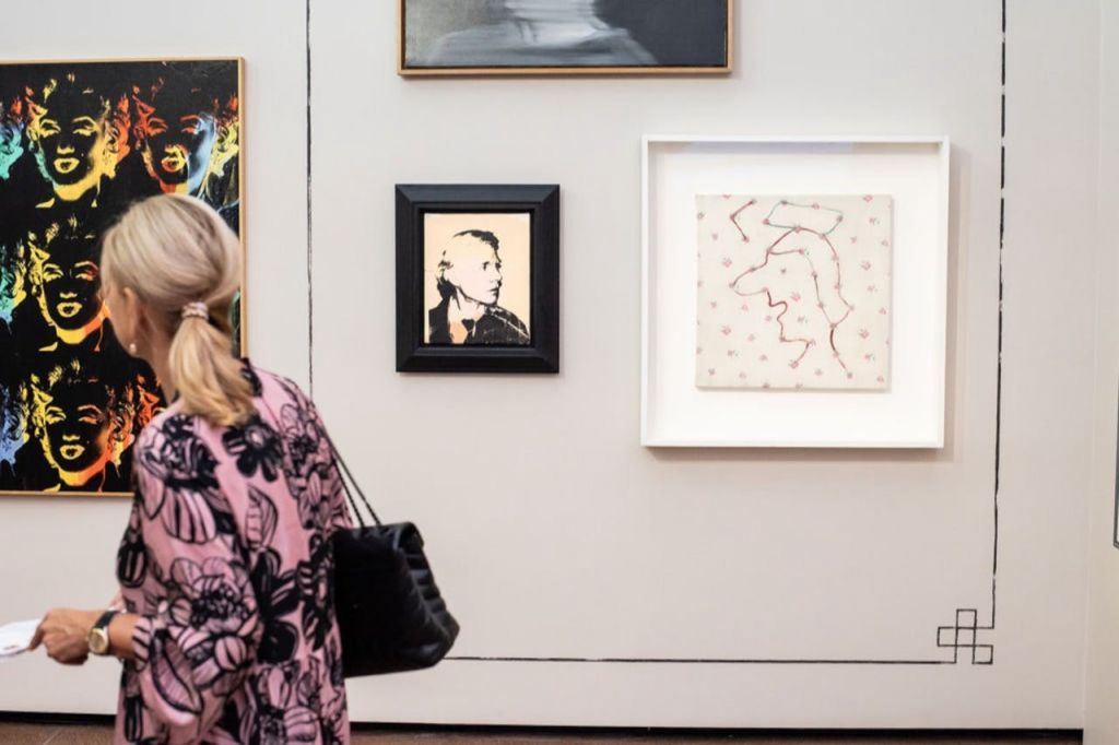 박물관 내부, 워홀, 폴케