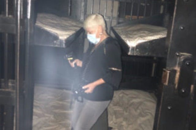 어두워진 후 성 아우구스티노의 오래된 감옥