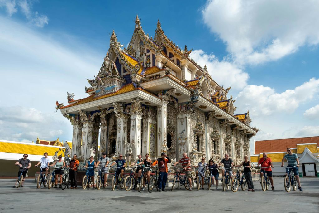 첫 번째 경유지는 Wat Pariwat입니다.