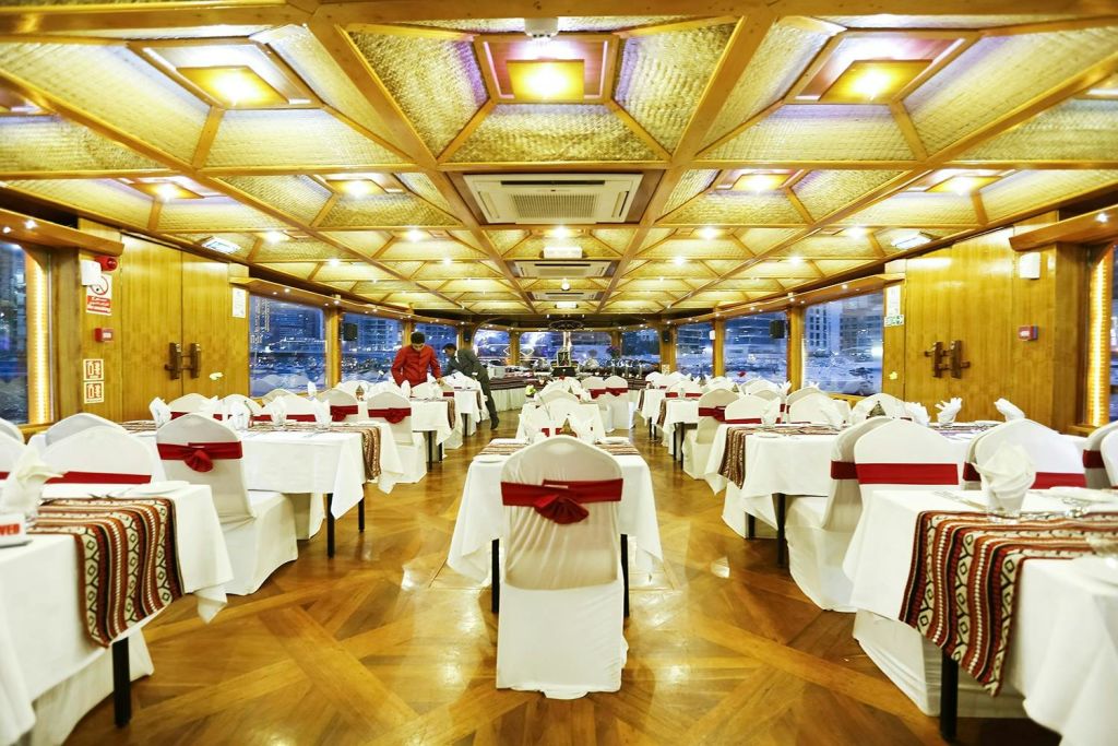 레이나 투어 - 두바이 크릭 다우 크루즈