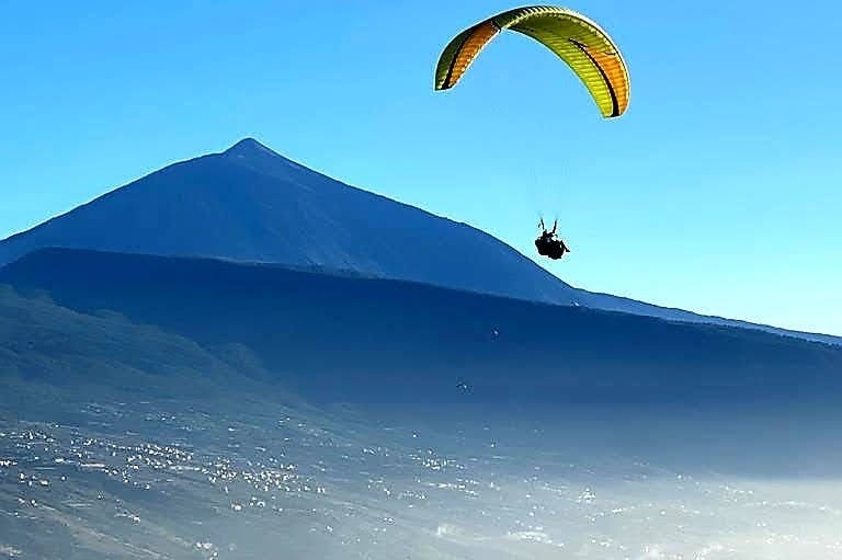테네리페에서 패러글라이딩 즐기기