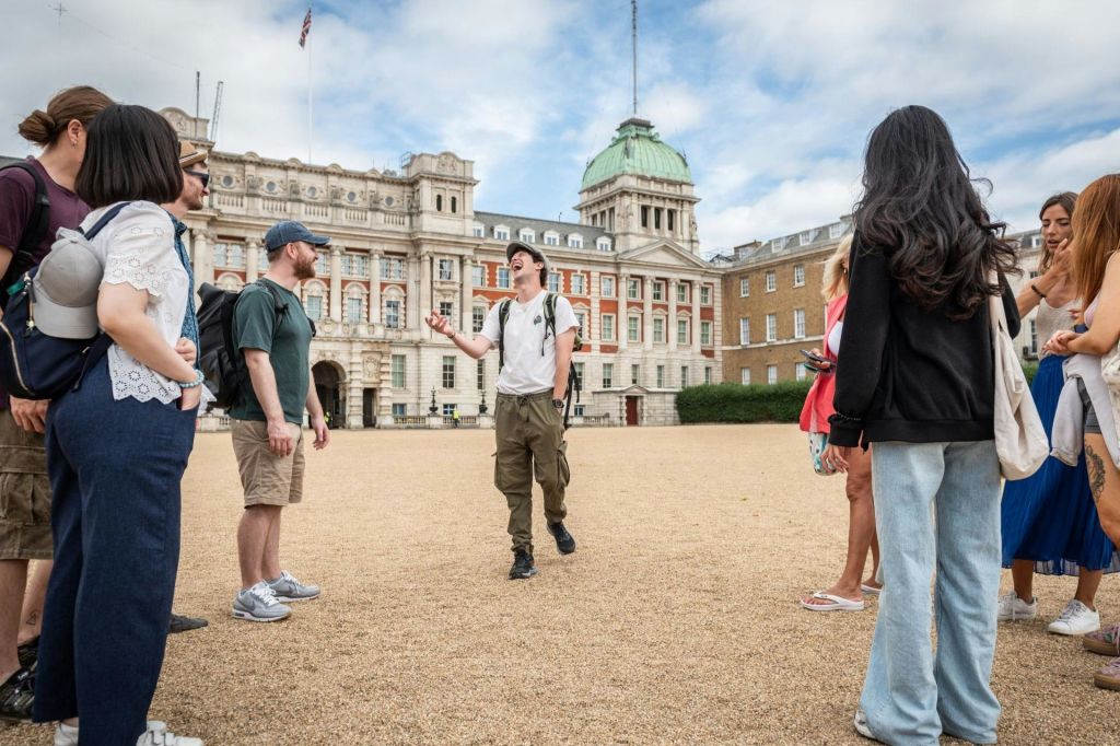 클래식한 런던을 만나보세요!