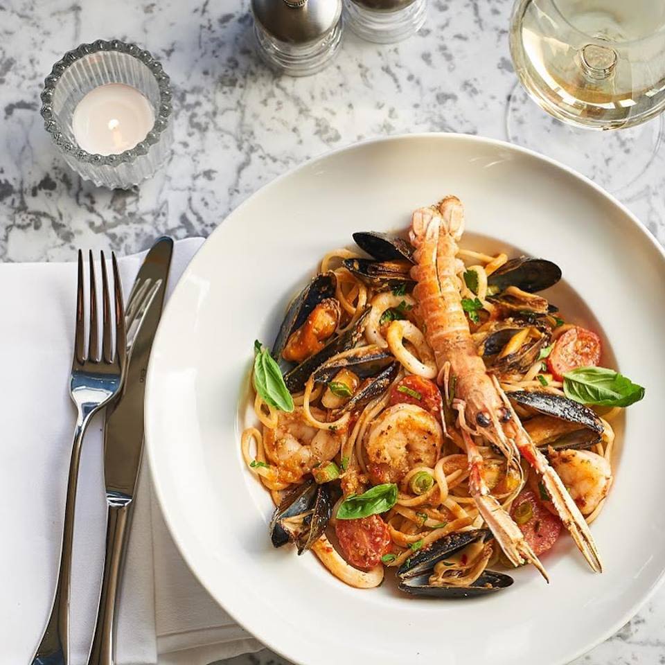 칼루치오 마켓 플레이스 점