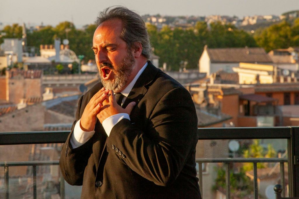 재능 있는 예술가들의 공연에서 열정을 느껴보세요