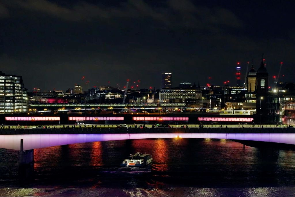 일루미네이티드 런던 브리지스
