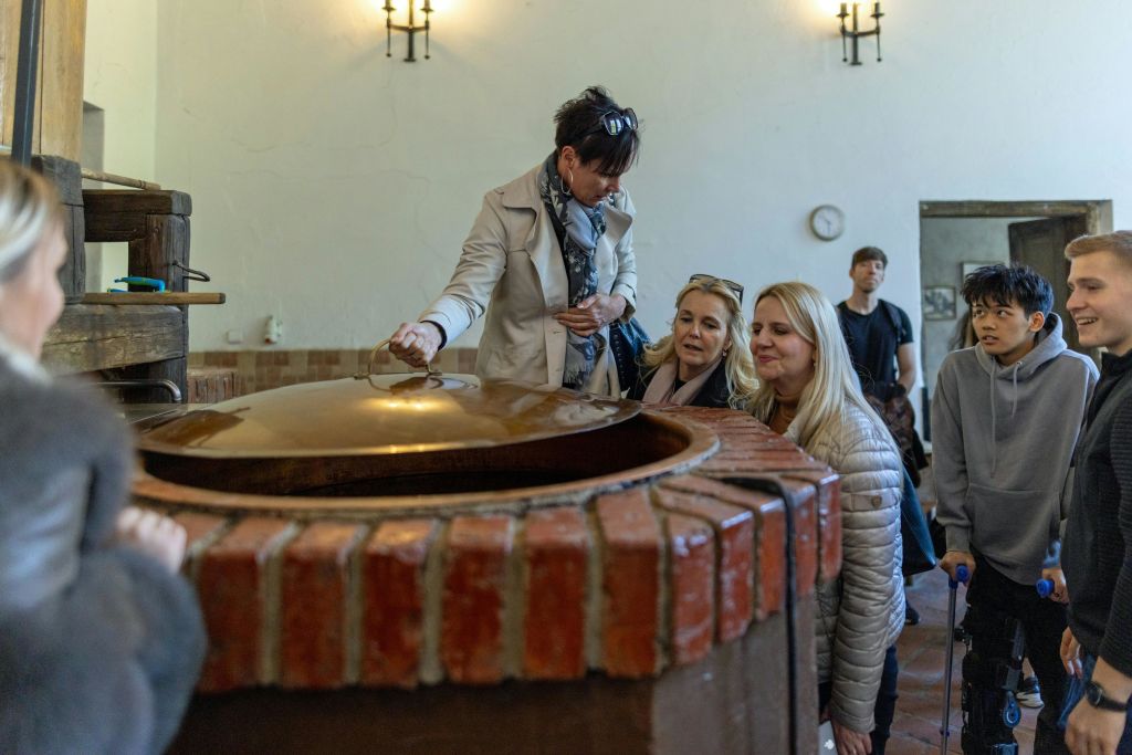 체코 중세 정통 오리지널 체험: 저녁 식사, 쇼, 양조장, 성