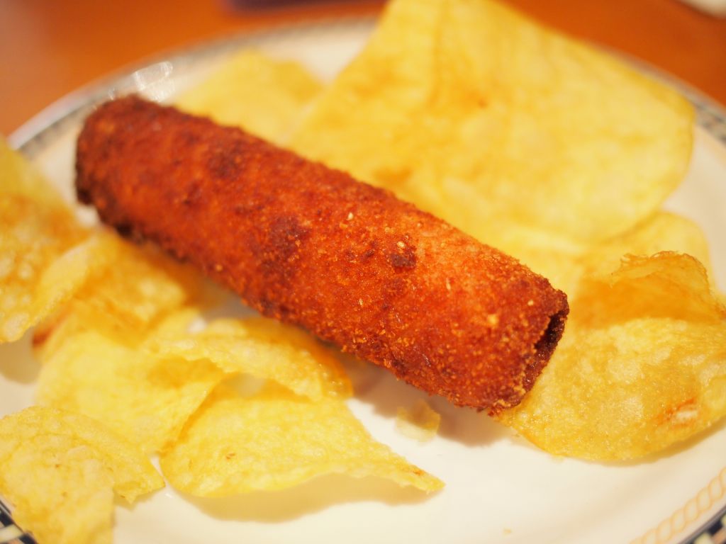 바삭하게 튀긴 크로케타스는 빼놓을 수 없는 맥주 도둑.