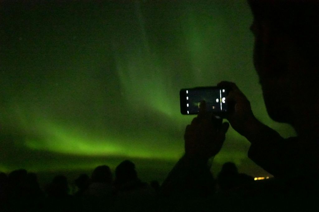 보트 타고 즐기는 오로라