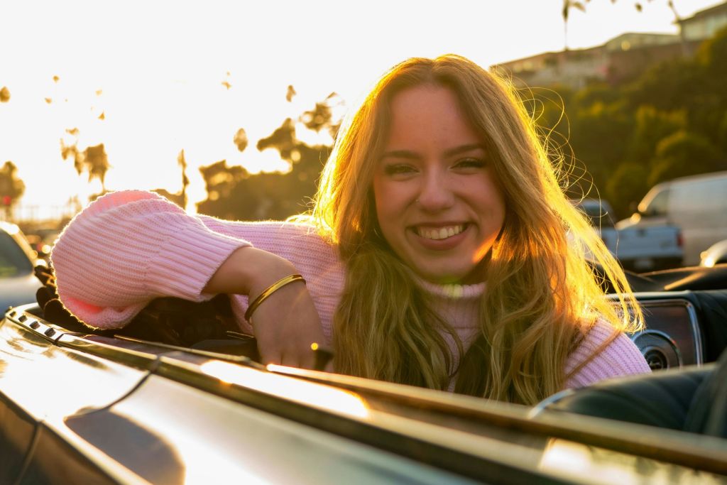 골든 루트에서 즐거운 시간을 보내는 소녀