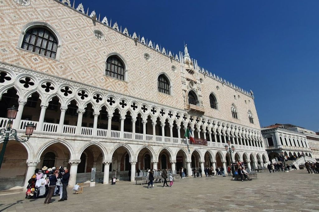 도제의 궁전 입구