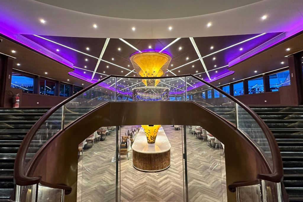 오퓰런스 럭셔리 디너 크루즈