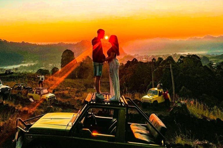 바투르산 일출 지프 투어