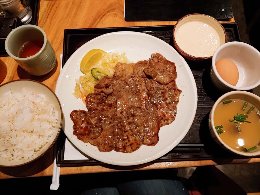 우설구이 아침 정식