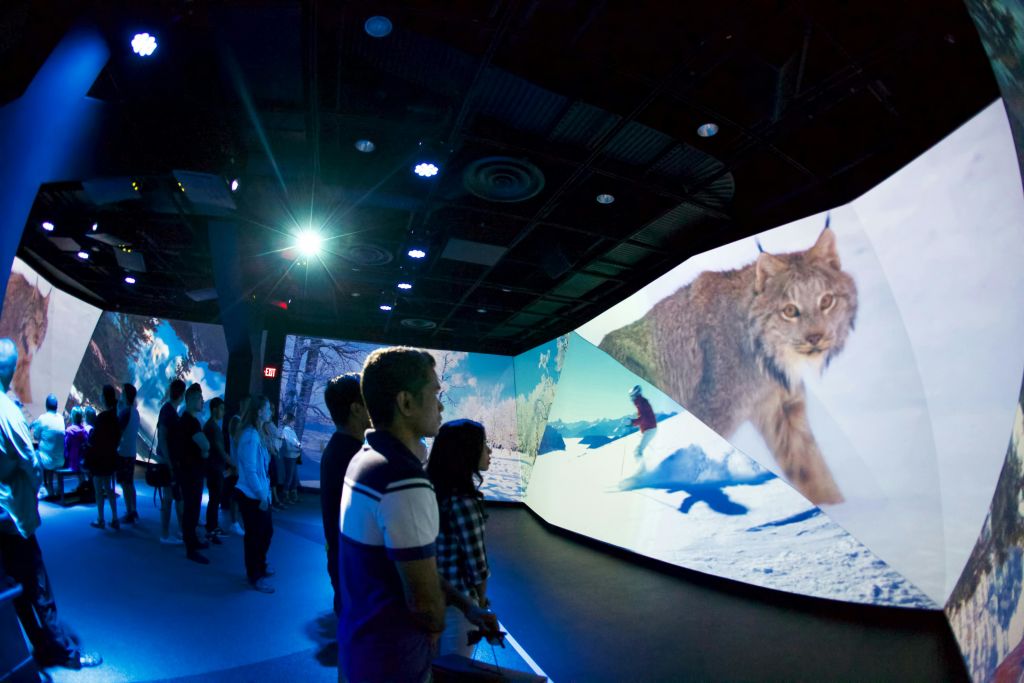 현관에 있는 사람들