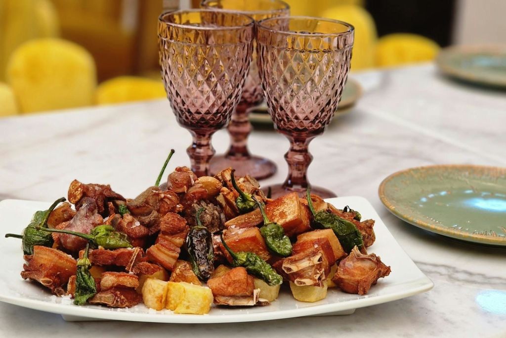 역사적인 외관, 정문, 미식, 예술가, 플라멩코 무대, 장식