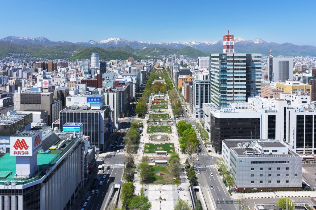 일본에서 가장 풍부한 문화를 자랑하는 삿포로의 활기찬 풍경을 감상하세요.