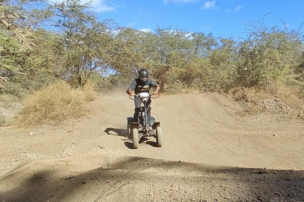 건조한 지역에서 스탠드업 ATV 이용하기