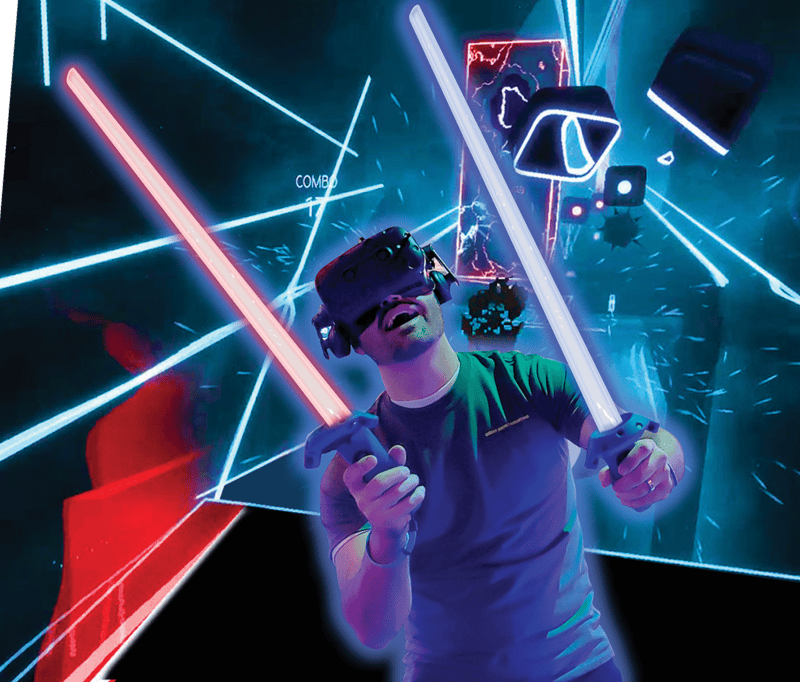 VR 헤드셋을 착용하고 활기찬 네온 그래픽 속에서 빨간색과 파란색으로 빛나는 두 개의 검을 들고 게임을 하는 사람.