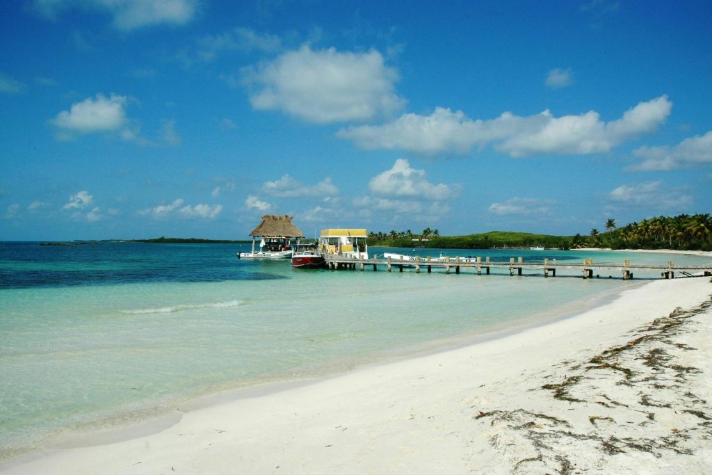 콘토이 섬의 작은 마리나