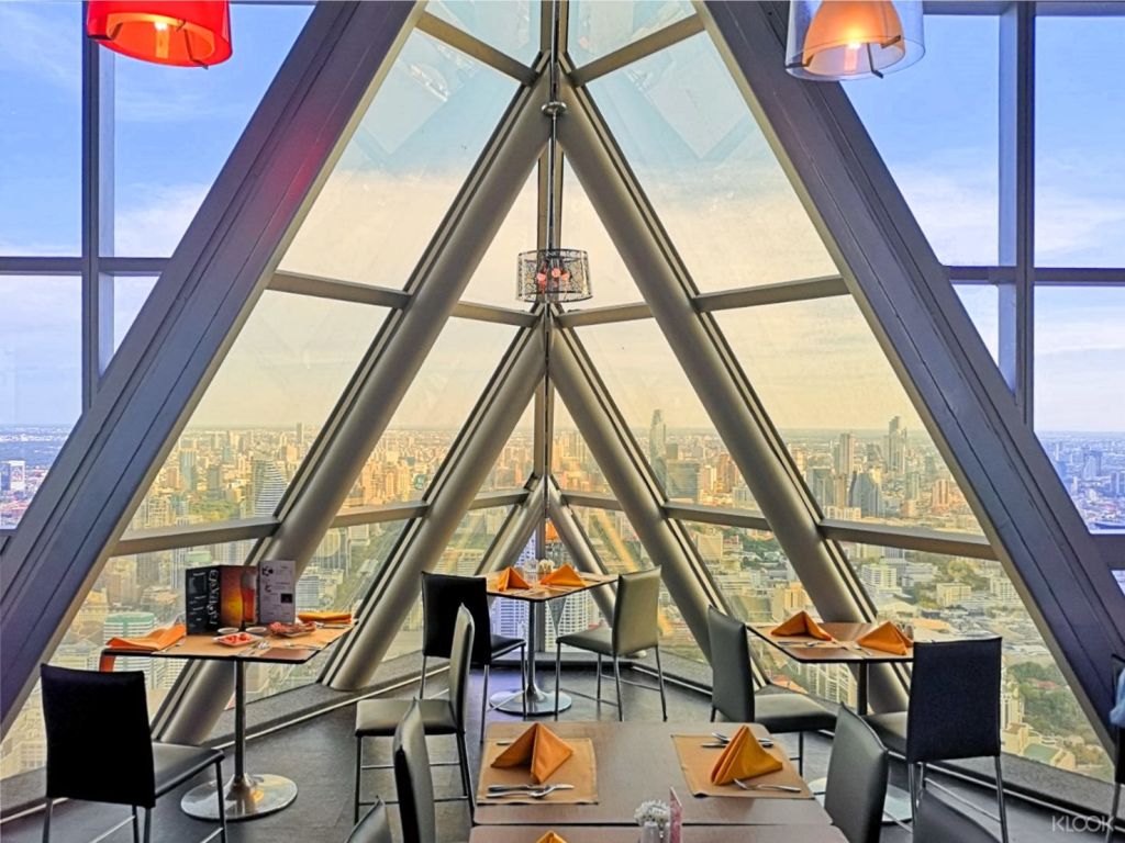 방콕 발코니 실내 구역에서 오붓한 식사를 즐겨보는 건 어떠세요?