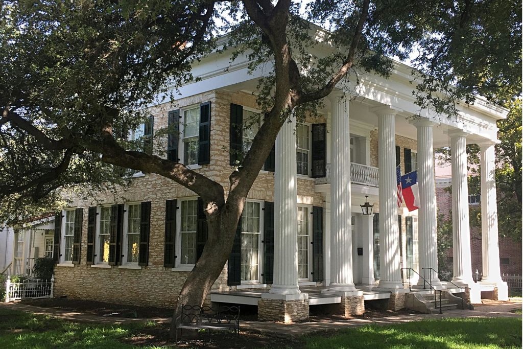 닐-코크란 하우스 박물관 정면 외관