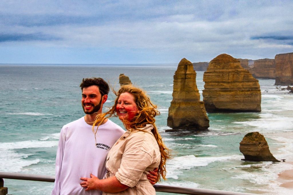 12사도에서 사랑하는 사람들과 포즈를 취하세요!