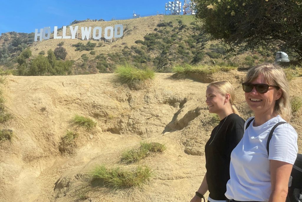 아름다운 할리우드 사인 하이킹을 즐기며 LA의 자연을 만끽하세요.