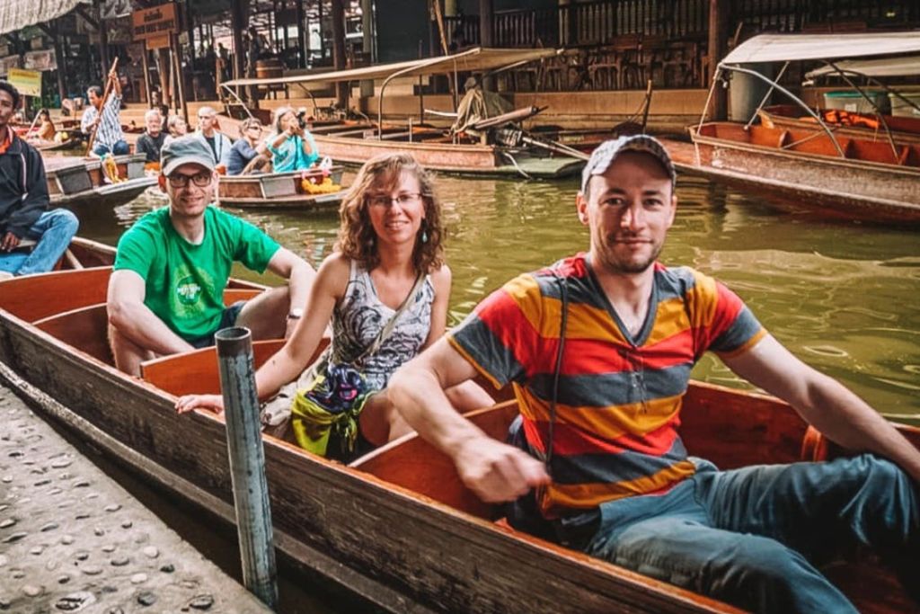 왕궁, 담넨 사두악 수상 시장, 매클롱 철도 시장 투어 – 전일 투어