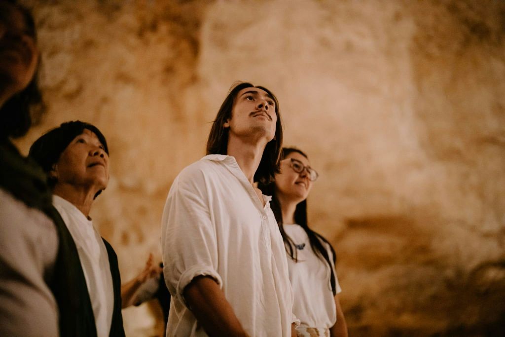 가이드와 함께하는 보석 동굴 광활한 방 투어 (마지막 1시간)