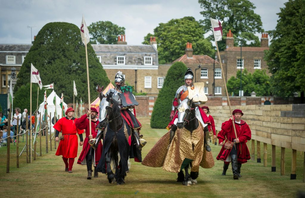 햄프턴 코트 궁전, 여름 튜더 주스트