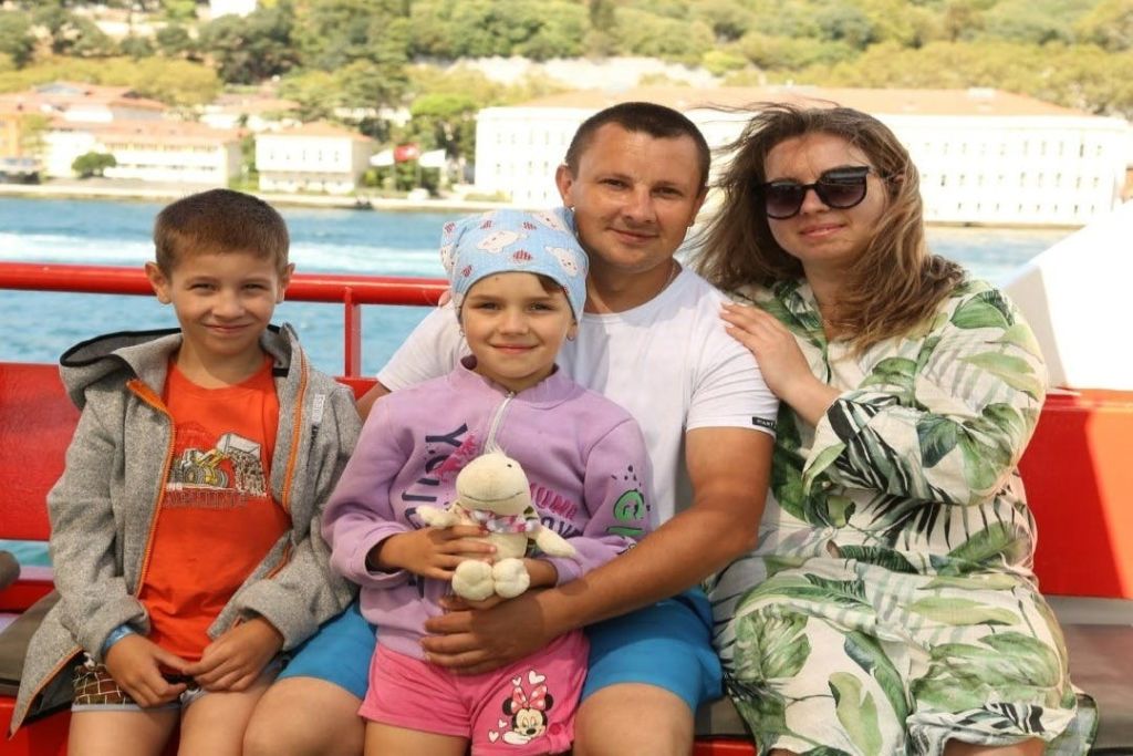 사랑스러운 고객들이 투어를 즐깁니다.