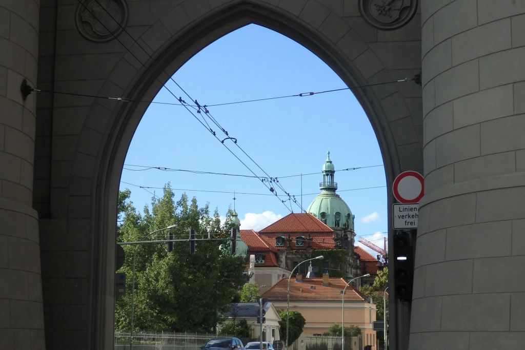 Nauener Tor und neues Rathaus