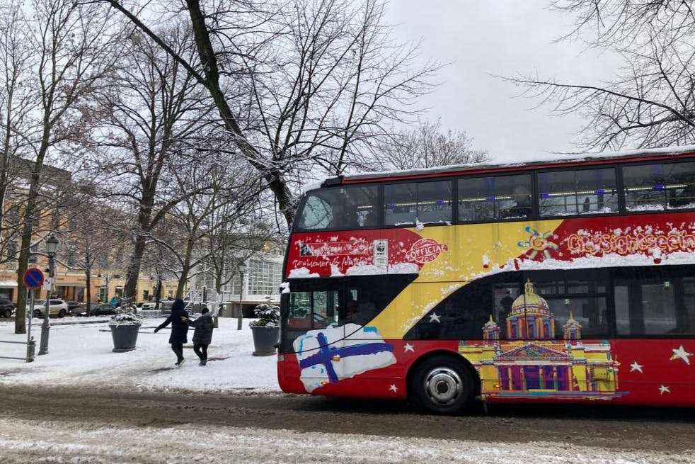 파노라마 관광은 겨울 시즌 버스 투어입니다.