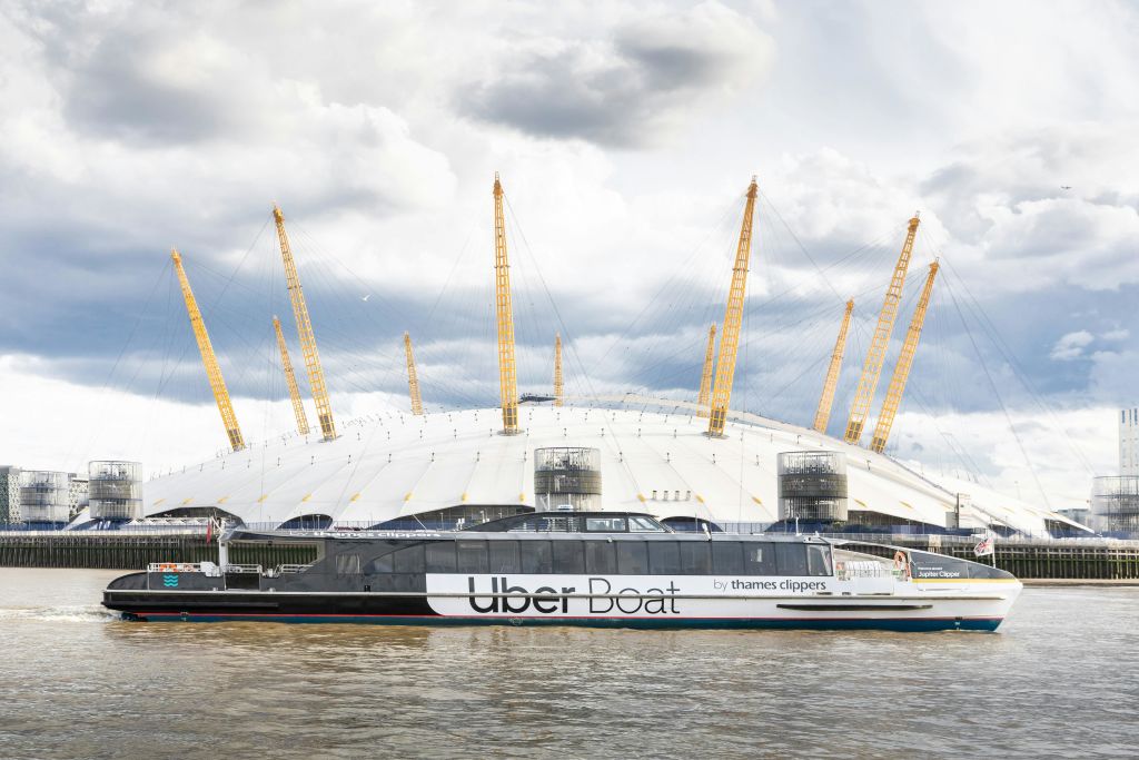 Thames Clippers와 The O2의 Uber Boat