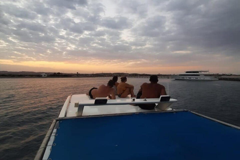 마르사알람에서 듀공 스피드보트를 타고 스노클링을 즐겨보세요.