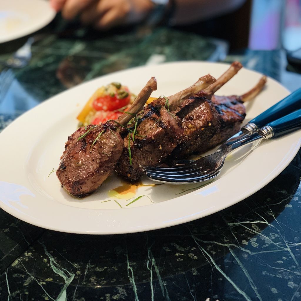 이곳에서 맛본 양갈비 스테이크가 잊혀지질 않는다...