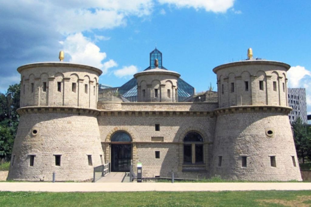 에헬렌 미술관 파사드.