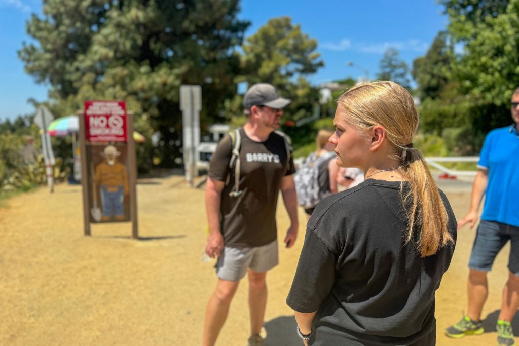 스모키 더 베어 (Smokey the Bear) 는 이 하이킹의 시작점입니다.