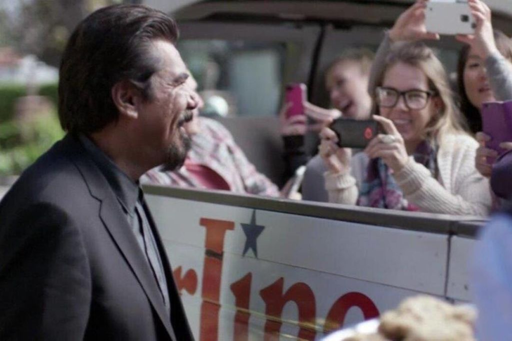 오리지널 셀러브리티 숙소 투어에 참여하는 조지 로페즈님