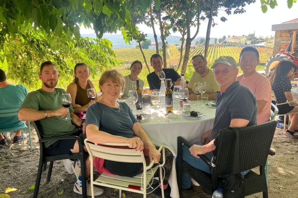 포도원에서 즐기는 점심 식사