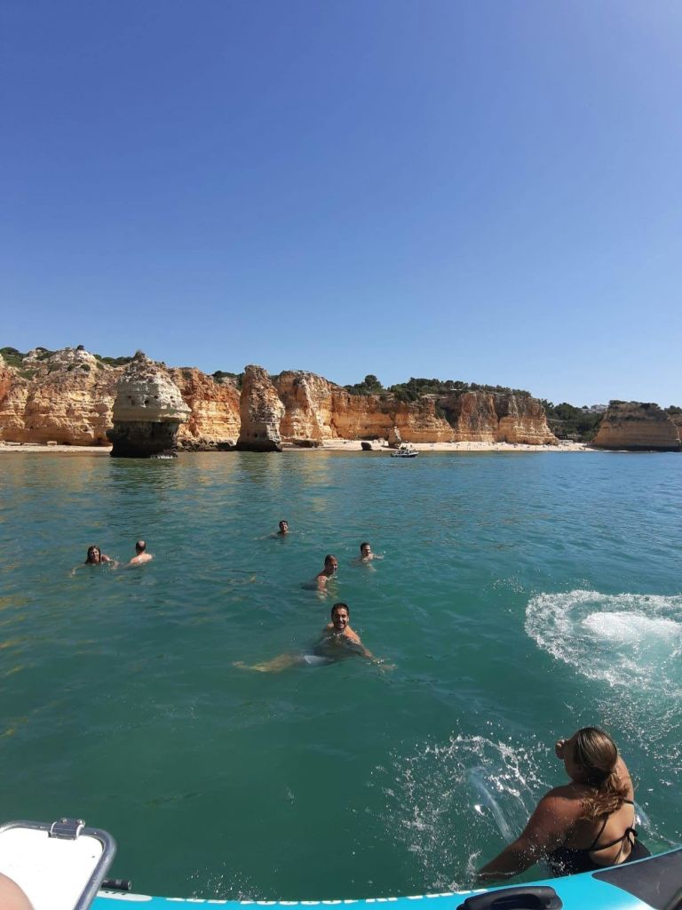 수영을 즐기려면 멈추세요